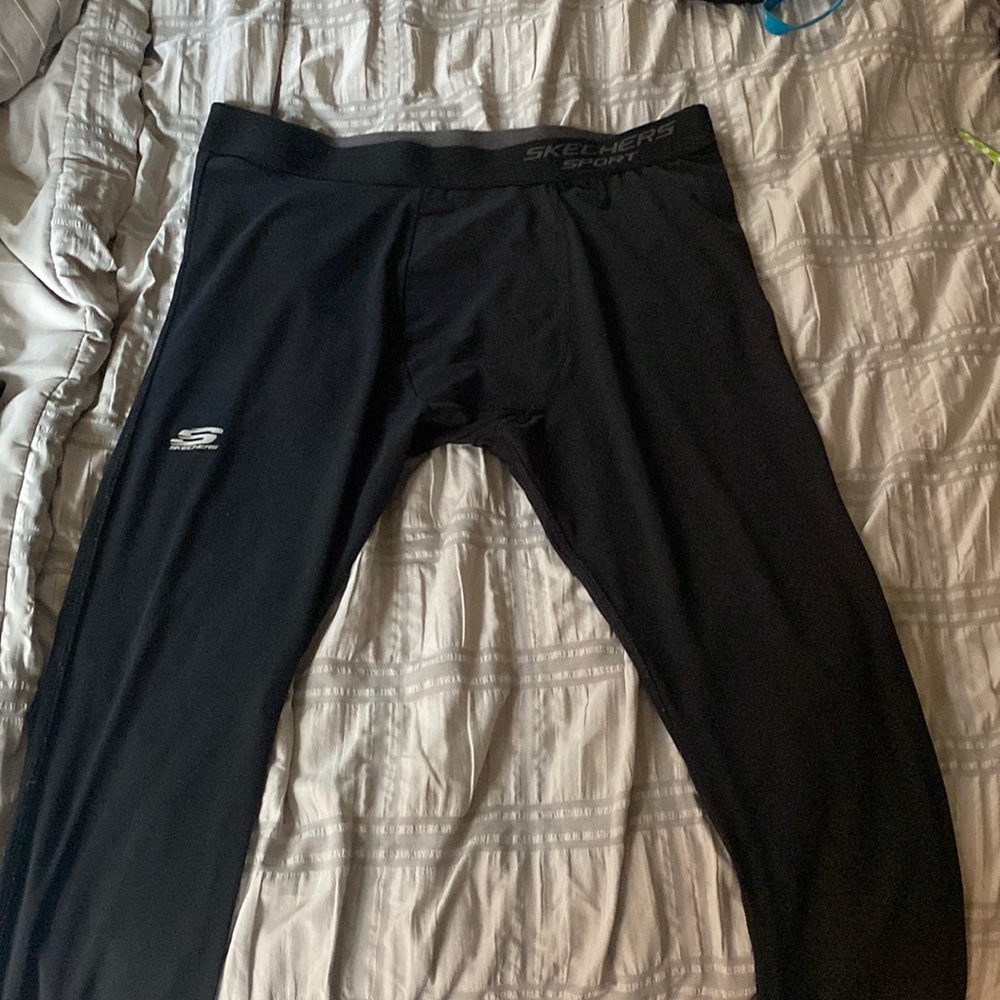 Sketchers sport men under armor XL